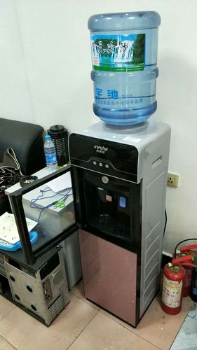 成都桶装水送饮水机