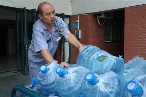 铁东区桶装水送水的相关图片